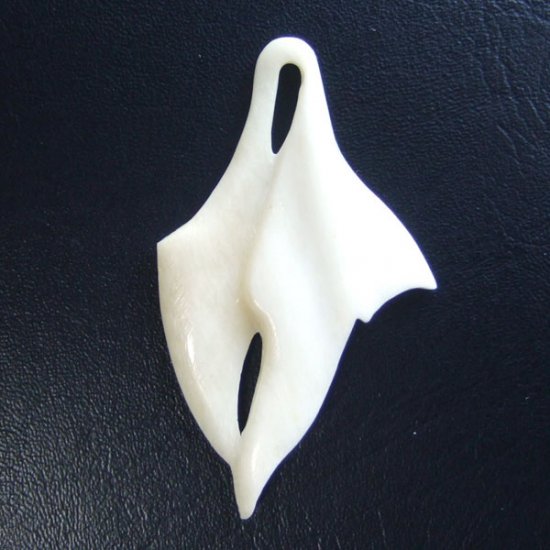 ボーンカービングペンダント【ホエールテール】 - 14003zh 《一点もの》