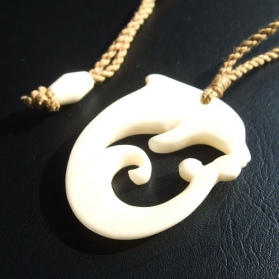 ボーンカービングペンダント【イルカ】 - 14005nzc