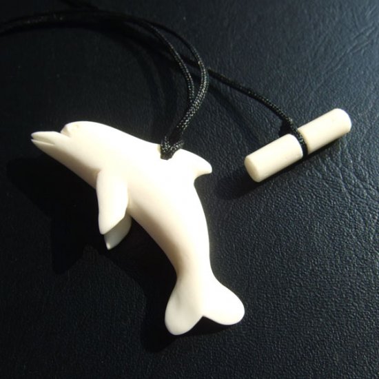 ボーンカービングペンダント【イルカ】 - 14006nzd