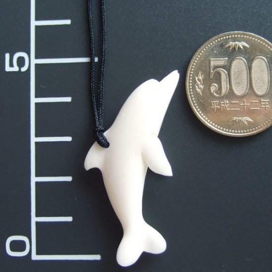 ボーンカービングペンダント【イルカ】 - 14006nzd