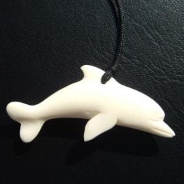ボーンカービングペンダント【イルカ】 - 14006nzd ボーンカービングペンダント【イルカ】 - 14006nzd
