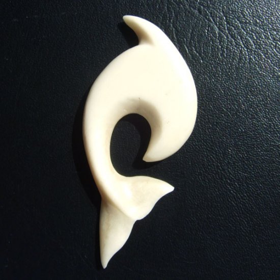 ボーンカービングペンダント【イルカ】 - 14020zhc 《一点もの》