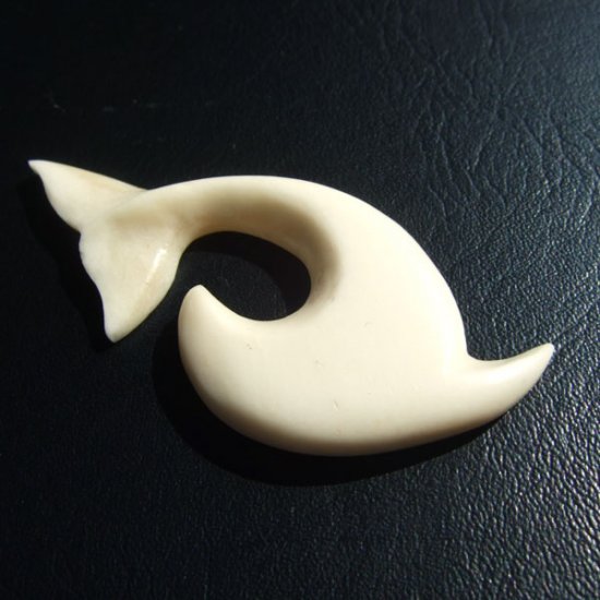 ボーンカービングペンダント【イルカ】 - 14020zhc 《一点もの》