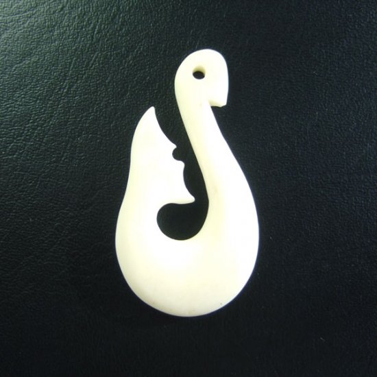 ボーンカービングペンダント【イルカ】 - 14026nzd