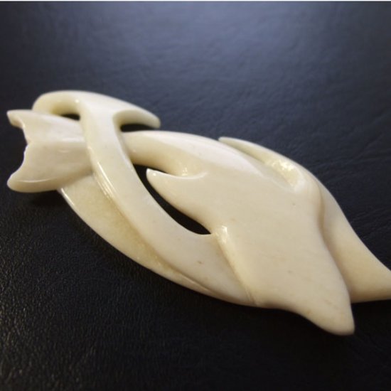 ボーンカービングペンダント【イルカ】 - 14031nzc 《一点もの》