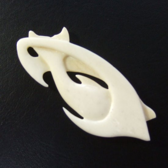 ボーンカービングペンダント【イルカ】 - 14031nzc 《一点もの》
