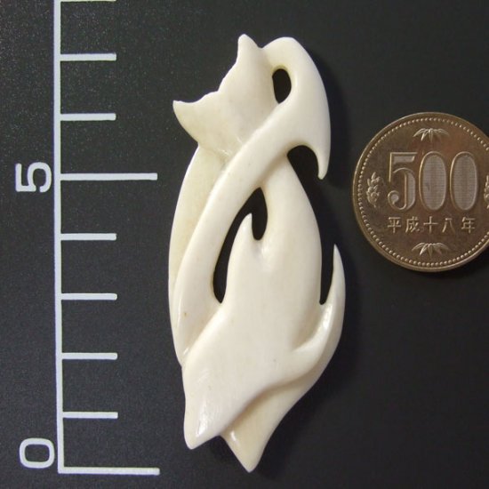 ボーンカービングペンダント【イルカ】 - 14031nzc 《一点もの》
