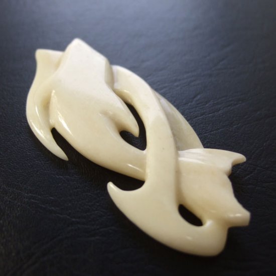 ボーンカービングペンダント【イルカ】 - 14031nzc 《一点もの》