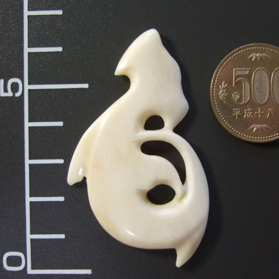 ボーンカービングペンダント【ハンマーヘッド】 - 14038nzc 《一点もの》