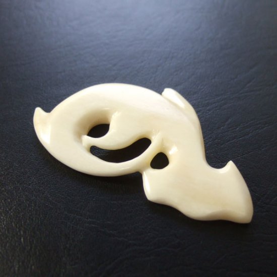 ボーンカービングペンダント【ハンマーヘッド】 - 14038nzc 《一点もの》