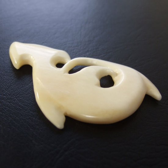 ボーンカービングペンダント【ハンマーヘッド】 - 14038nzc 《一点もの》