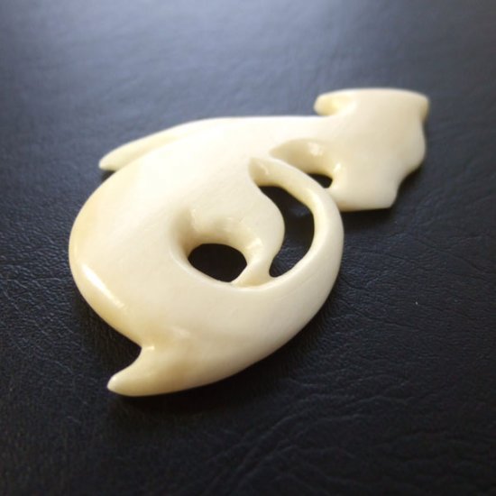 ボーンカービングペンダント【ハンマーヘッド】 - 14038nzc 《一点もの》