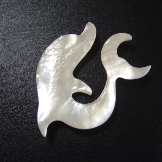 カービングペンダント【イルカ】 - 14040apc