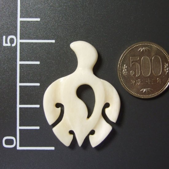 ボーンカービングペンダント【ウミガメ】 - 14045zhb 《一点もの》