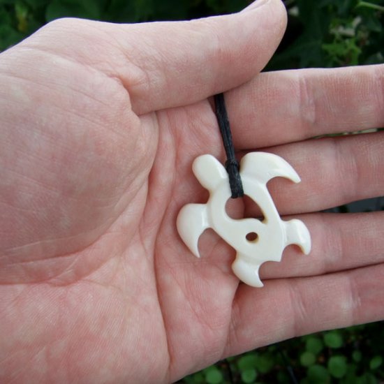 ボーンカービングペンダント【ウミガメ】 - 14048zhb 《一点もの》