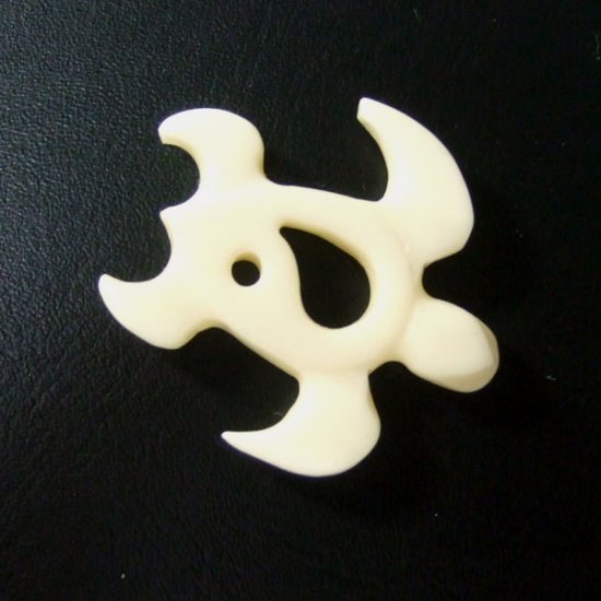 ボーンカービングペンダント【ウミガメ】 - 14048zhb 《一点もの》