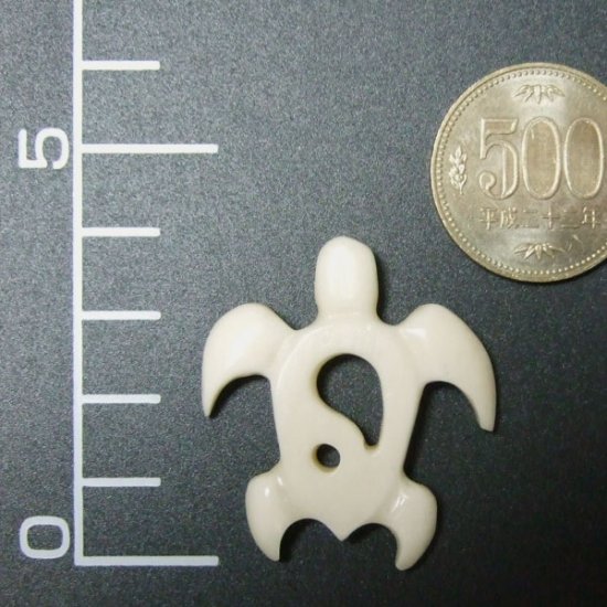 ボーンカービングペンダント【ウミガメ】 - 14048zhb 《一点もの》