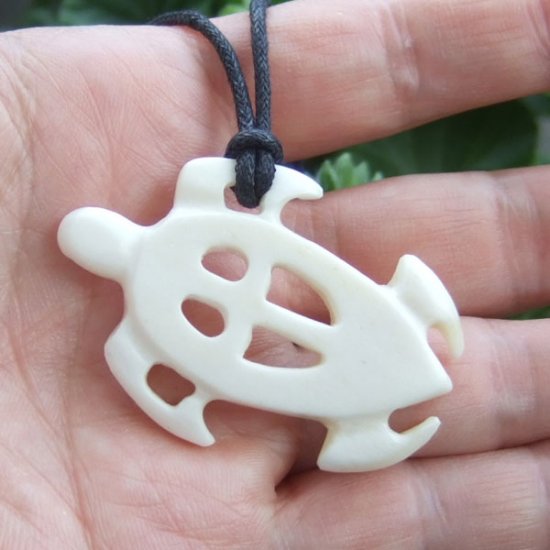 ボーンカービングペンダント【ウミガメ】 - 14049zhb 《一点もの》