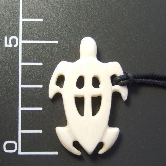 ボーンカービングペンダント【ウミガメ】 - 14049zhb 《一点もの》