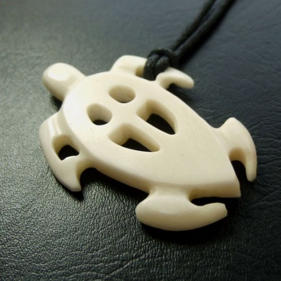 ボーンカービングペンダント【ウミガメ】 - 14049zhb 《一点もの》