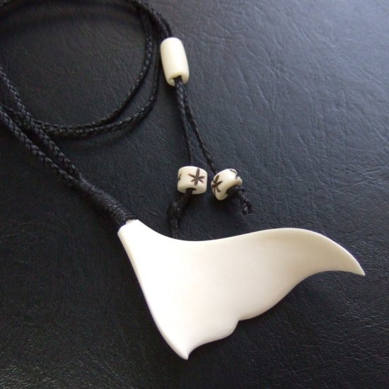 【表示現品】ボーンカービングペンダント【ホエールテール】 - 14055zhb