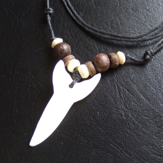 サメの歯デザインカービングペンダント - 14066zhb