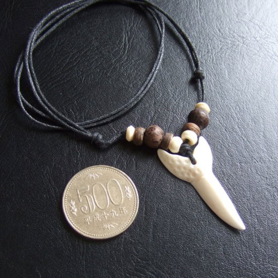 サメの歯デザインカービングペンダント - 14066zhb