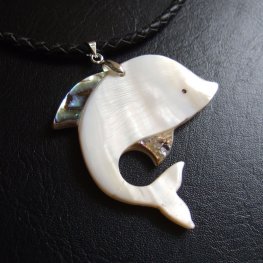 【表示現品】カービングペンダント【イルカ】 - 14068ewj 【表示現品】カービングペンダント【イルカ】 - 14068ewj