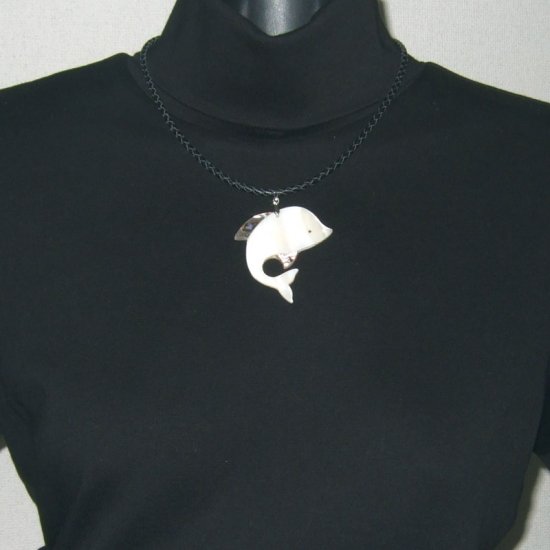 【表示現品】カービングペンダント【イルカ】 - 14068ewj