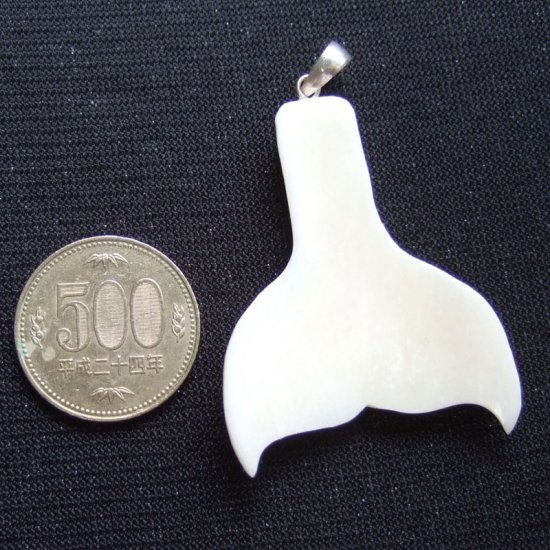 【表示現品】ホエールテールボーンカービングペンダント【ザトウクジラ】 - 14071esg