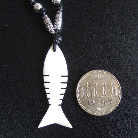 ボーンカービングペンダント【魚】 - 14075zhc