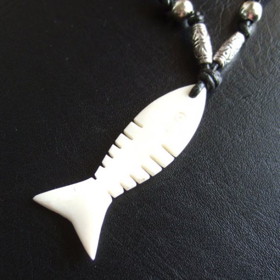 ボーンカービングペンダント【魚】 - 14075zhc