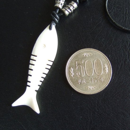 ボーンカービングペンダント【魚】 - 14076zhc
