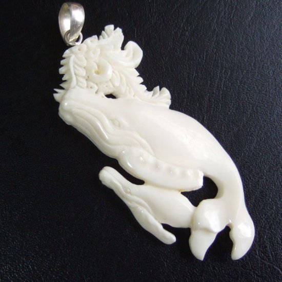 【表示現品】ボーンカービングペンダント【ザトウクジラ親子】 - 14081eia