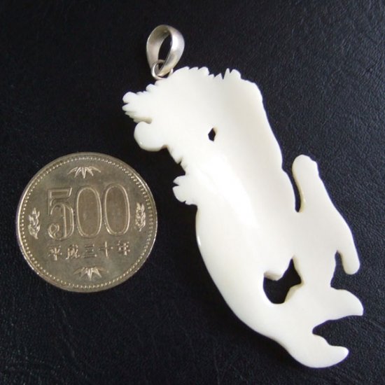 【表示現品】ボーンカービングペンダント【ザトウクジラ親子】 - 14081eia