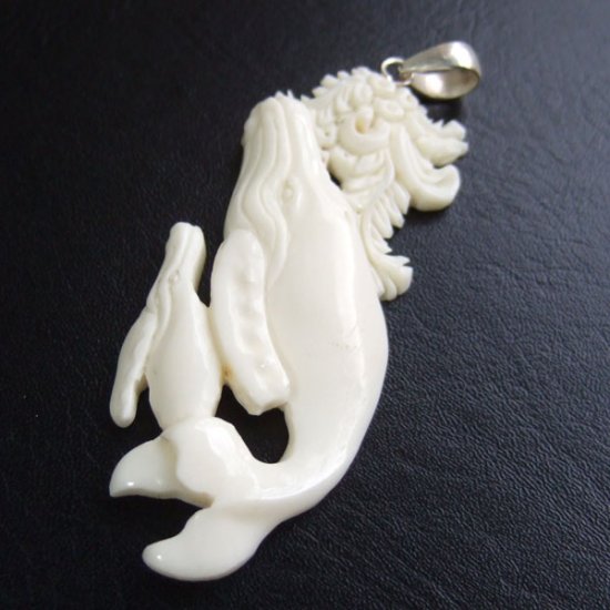 【表示現品】ボーンカービングペンダント【ザトウクジラ親子】 - 14081eia