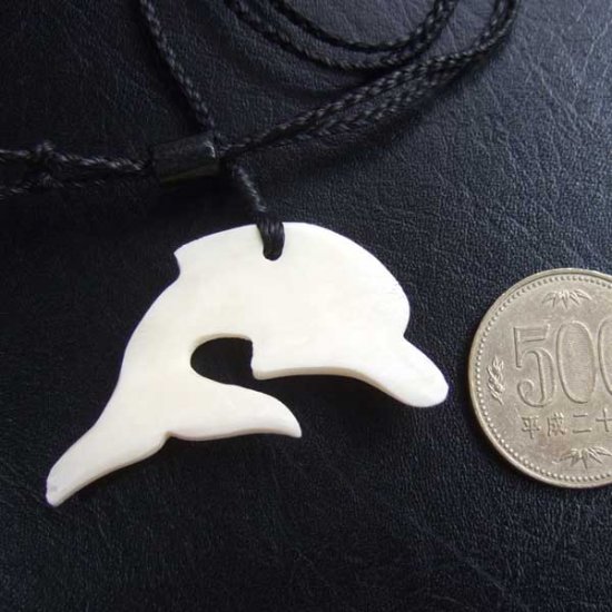 ボーンカービングペンダント【イルカ】 - BCT-30018