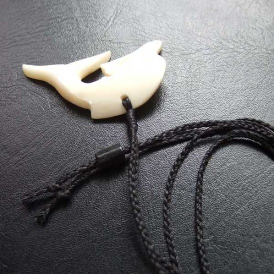 ボーンカービングペンダント【イルカ】 - BCT-30018