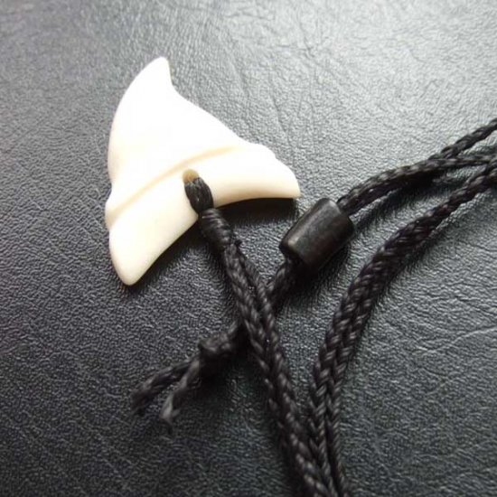 【表示現品】ボーンカービングペンダント【シャークティース】 - BCT-30021