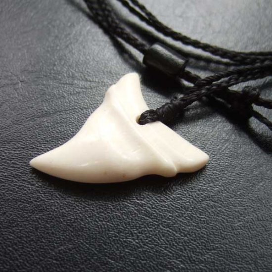 【表示現品】ボーンカービングペンダント【シャークティース】 - BCT-30021