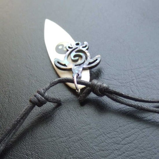 ボーンカービングペンダント【サーブボード+海ガメ】 - BTC-30047