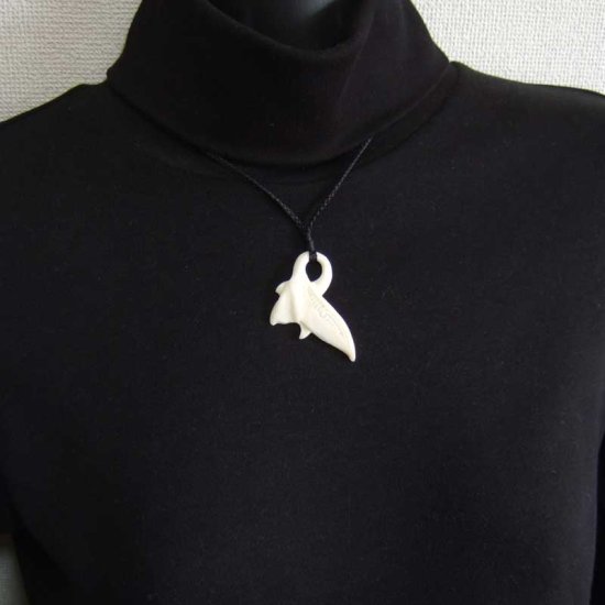 ボーンカービングペンダント【ホエールテール】 - BTC-30066 《一点もの》