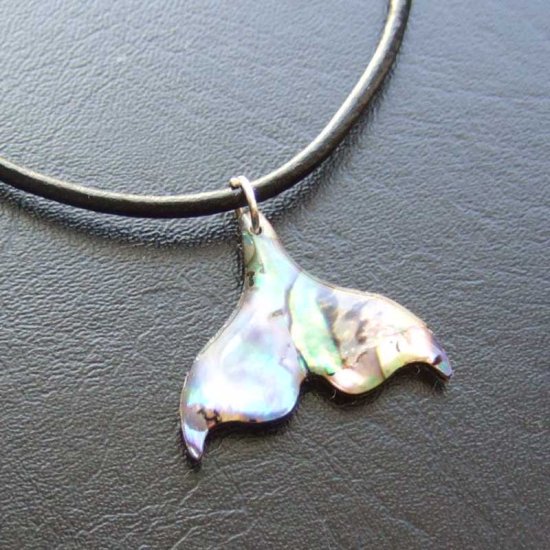 PAUAカービングペンダント【ホエールテール】 - BTC-30077