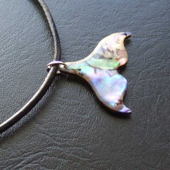 PAUAカービングペンダント【ホエールテール】 - BTC-30077