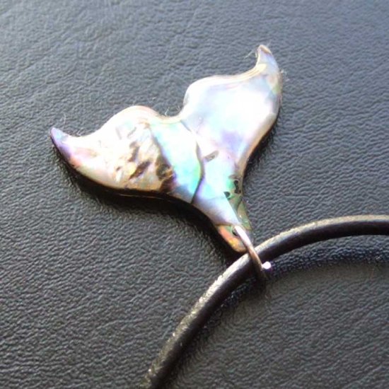 PAUAカービングペンダント【ホエールテール】 - BTC-30077