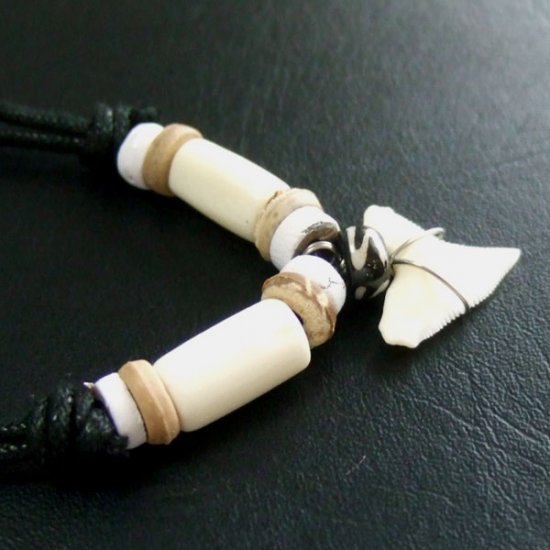 本物のサメの歯ネックレス - 20008thd