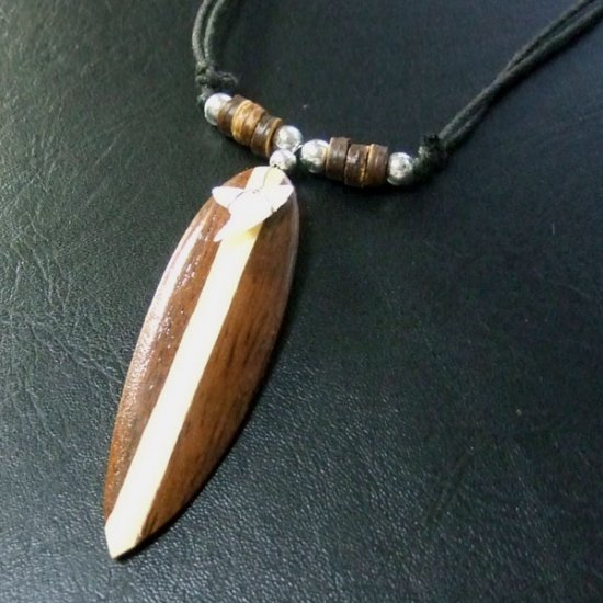 本物のサメの歯（サーフボード）ペンダント - 20032etk