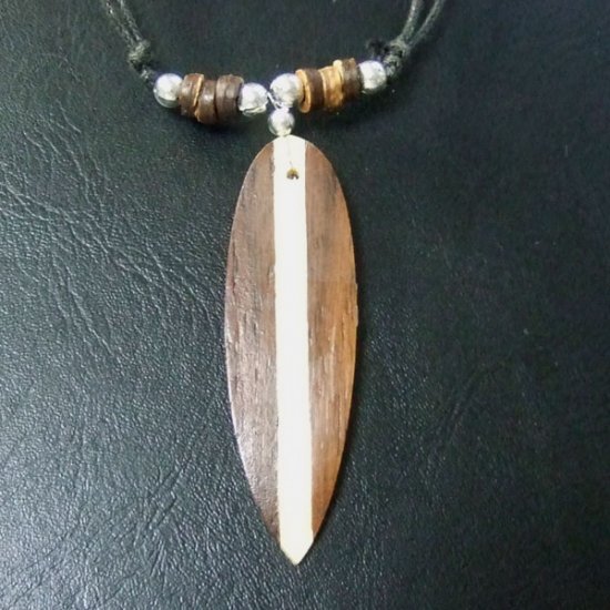 本物のサメの歯（サーフボード）ペンダント - 20032etk