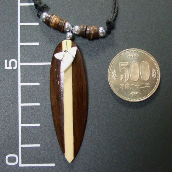 本物のサメの歯（サーフボード）ペンダント - 20032etk