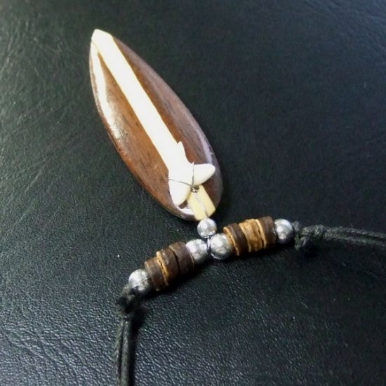 本物のサメの歯（サーフボード）ペンダント - 20032etk